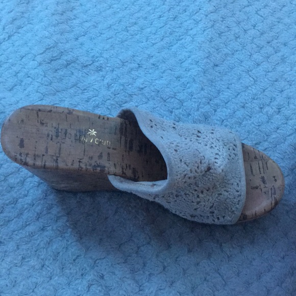 Heels - Picture 2 of 3